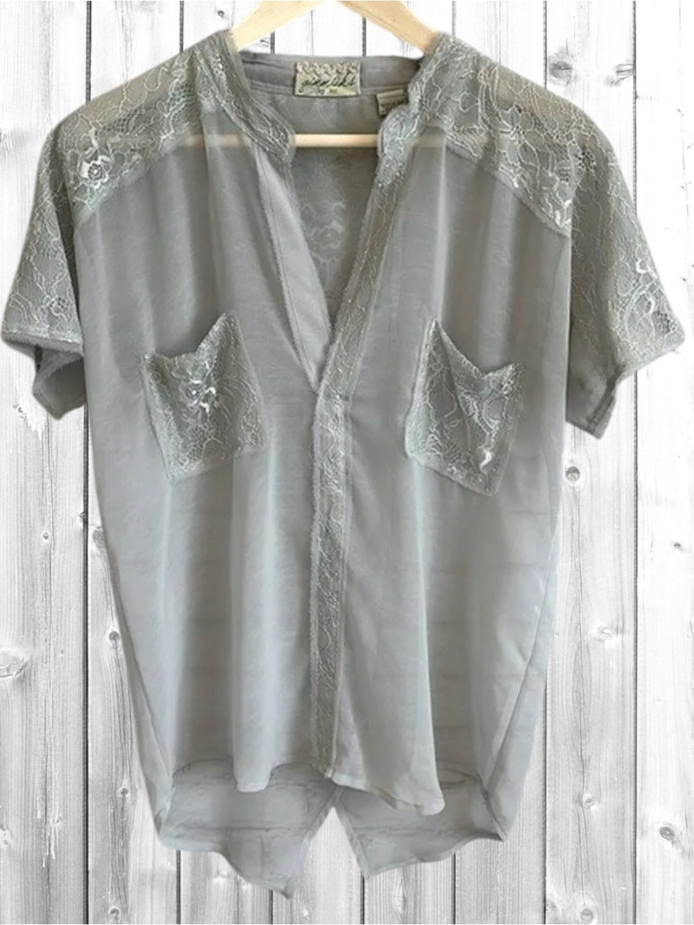 🙋🏻‍♀️gimmicks by BKE Lace-Trim V-Neck Short Sleeve Blouse - Silver Gray